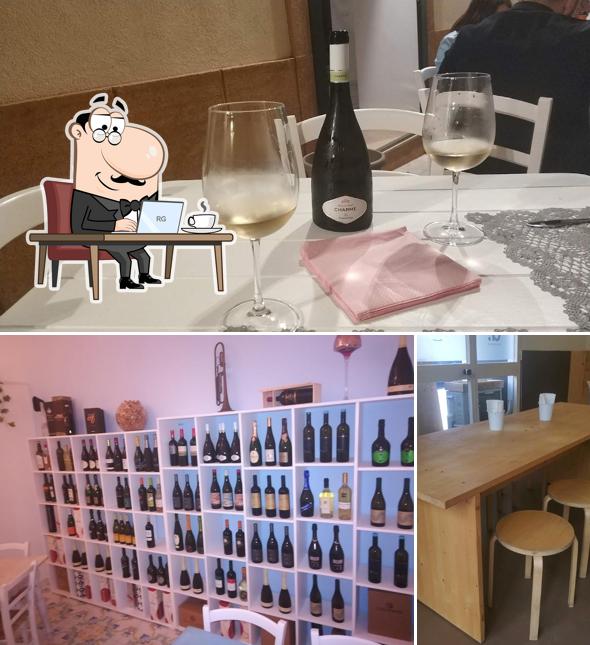 Dai un'occhiata agli interni di disiu burger & co