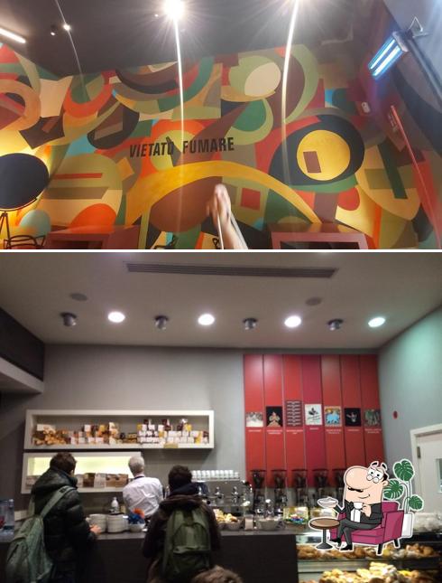 Dai un'occhiata agli interni di Kaffeè