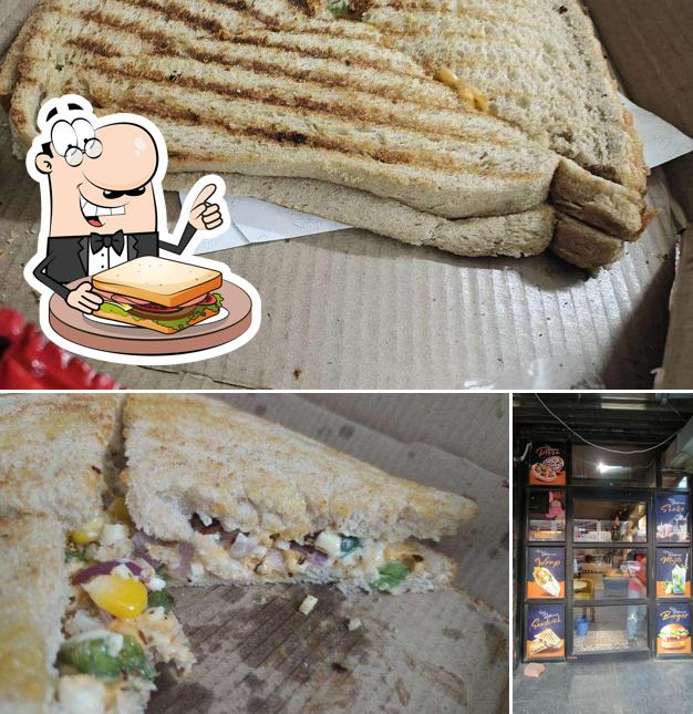 Grilled cheese sandwich at Pizza Galleria Patel Nagar