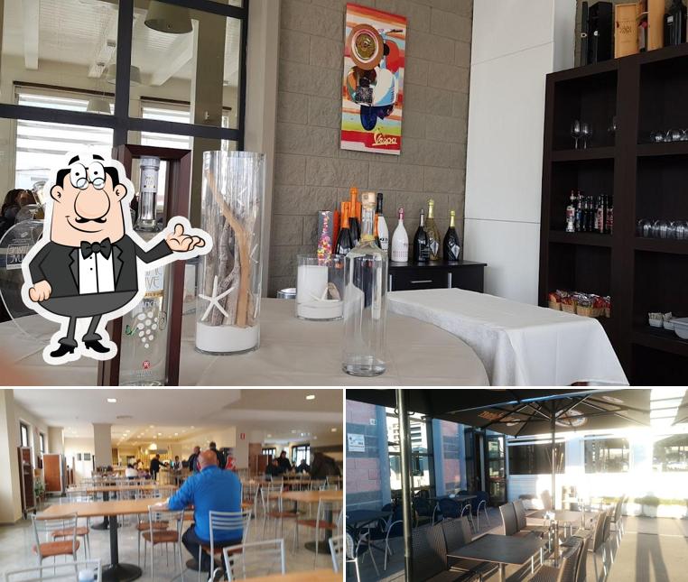 Siediti a un tavolo di Blu Marine