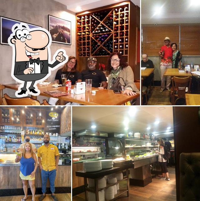 Sente em uma das mesas no Marquês Gourmet