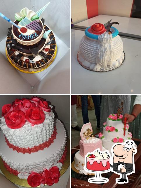 Red velvet cake at Sapan Bakery