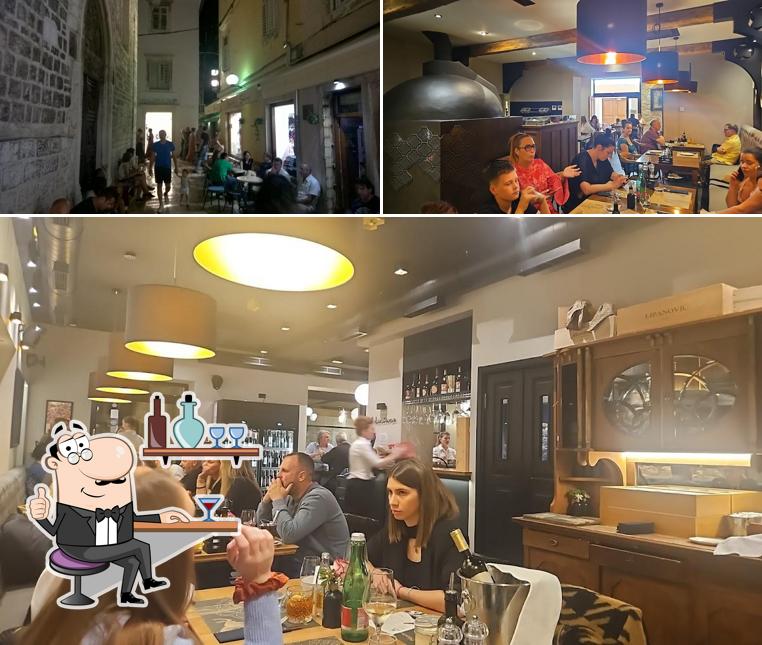 Dai un'occhiata agli interni di Restoran 4 Kantuna