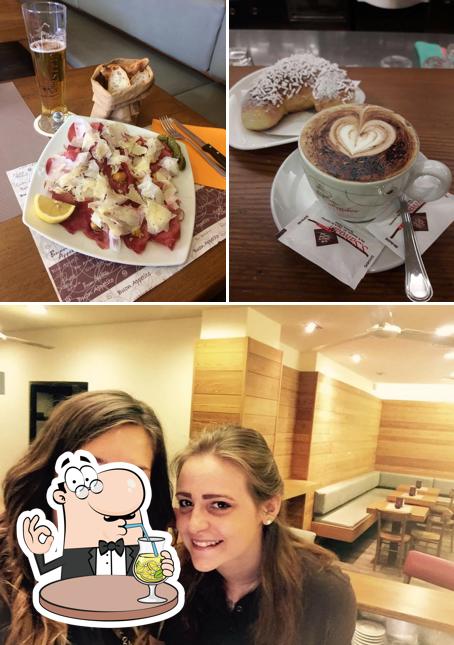 La foto di bevanda e interni da Bar Stazione