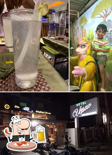 Order a glass of light or dark beer