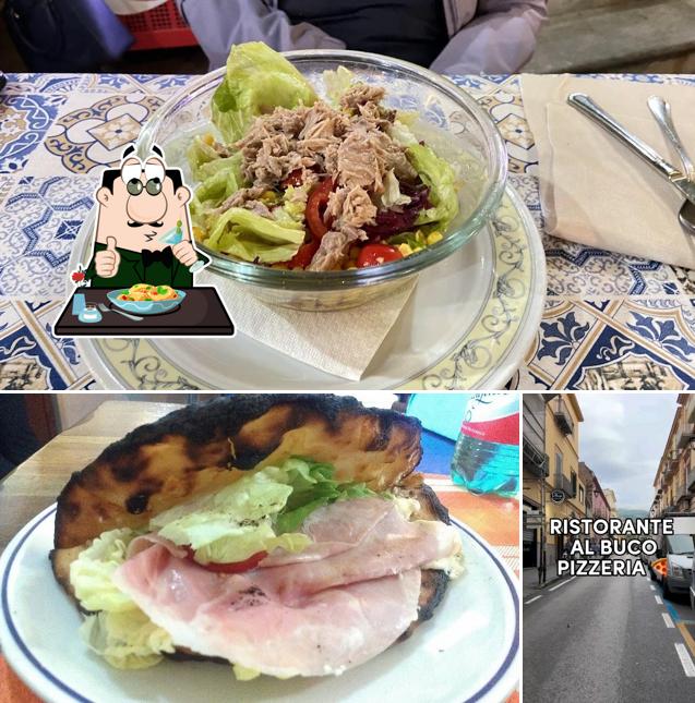 La foto di cibo e esterno da Ristorante al Buco
