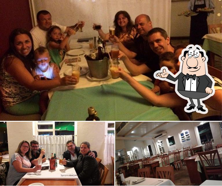 Sente em uma das mesas no Restaurante Malibu