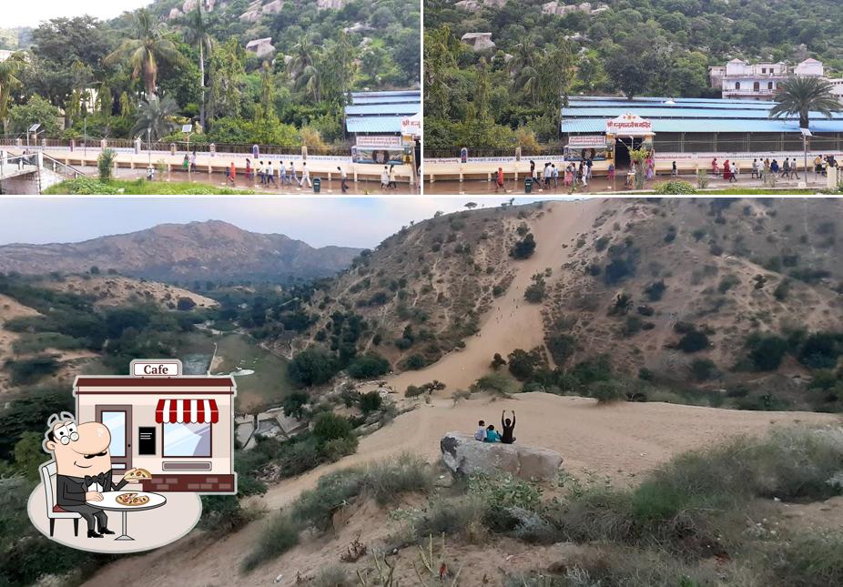 The outside part is an important feature of Krishna Palace