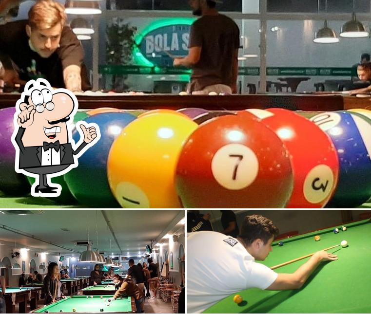 A interior e comida do restaurante