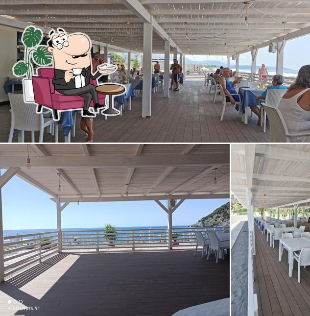 Siediti a un tavolo di Ristorante L'Approdo - Il ristorante in riva al mare