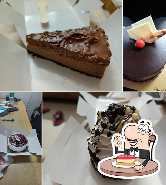 Cheesecake at Donalds pastry shop rajnagar extension