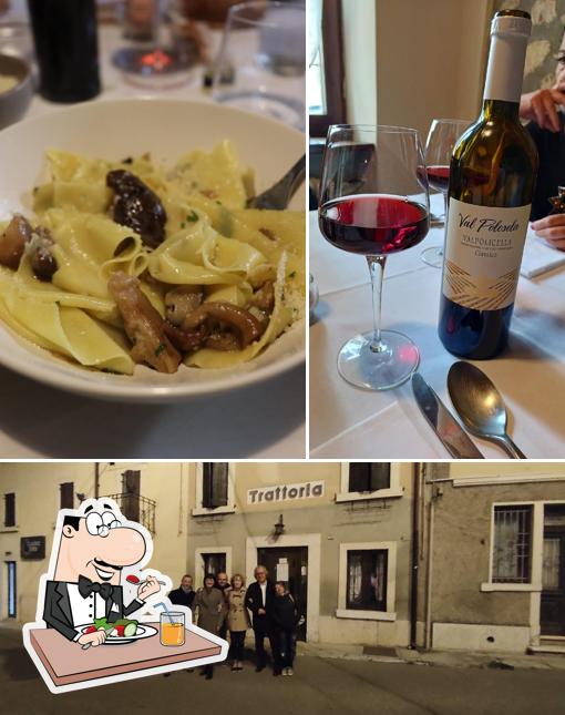 Tra le varie cose da Trattoria da Andrea si possono trovare la cibo e esterno