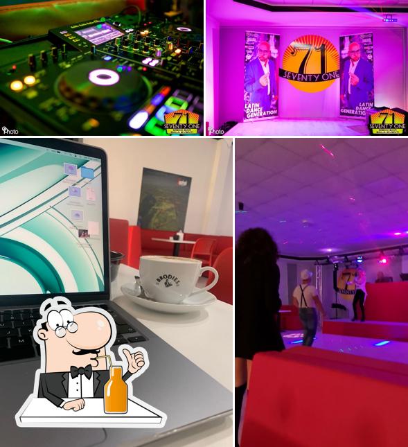 Goditi qualcosa da bere a Bar Seventy One
