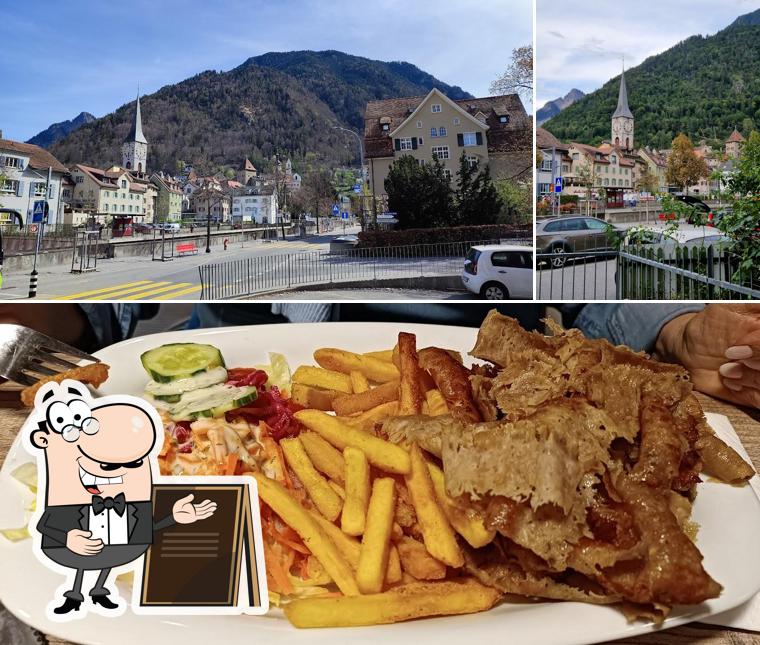 Kebap World si caratterizza per la esterno e cibo