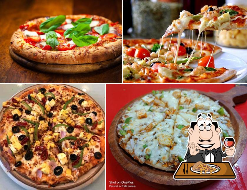 Order pizza at CAFE THINKING CUP
