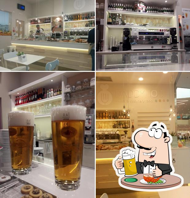 Puoi prenderti un rinfrescante bicchiere di birra chiara o scura
