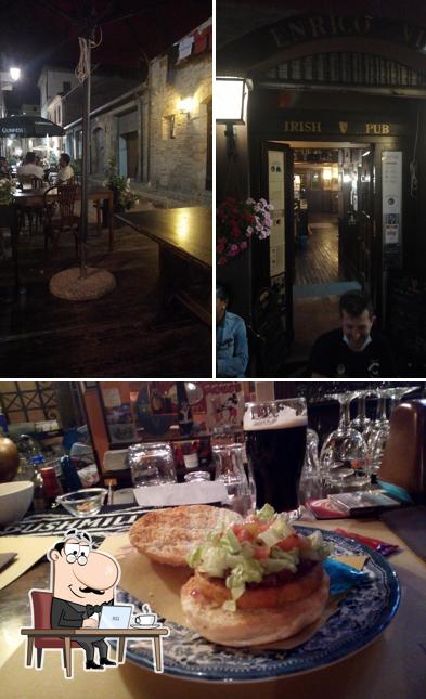 Questa è la immagine che raffigura la interni e tavolo da pranzo di Enrico VIII Pub