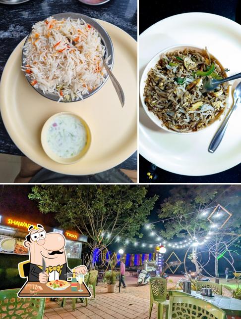 This is the image displaying food and interior at Hotel Food Palace