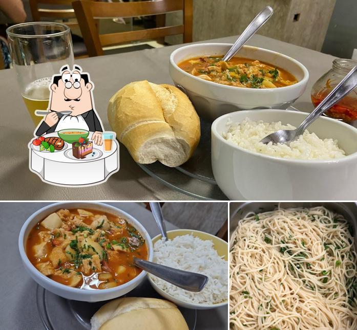 Sopa quente e azeda picante chinesa em Ernesto's Restaurante