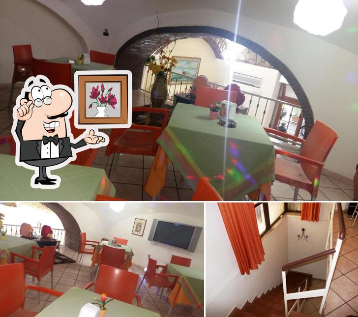 Dai un'occhiata agli interni di Bar Martino