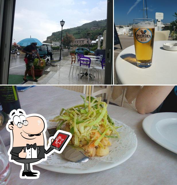 Vallugola Beach & Bar si caratterizza per la esterno e bevanda