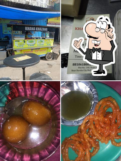 The interior of Khana Khajana