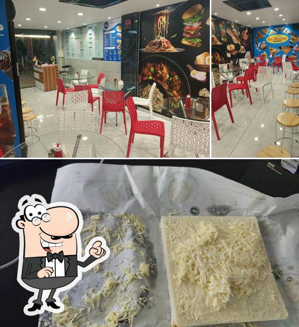 The image of JAY BHAVANI VADAPAV’s interior and food