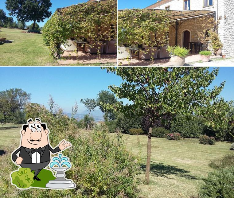 Puoi goderti l'aria fresca da seduto all'esterno di Villa Assunta