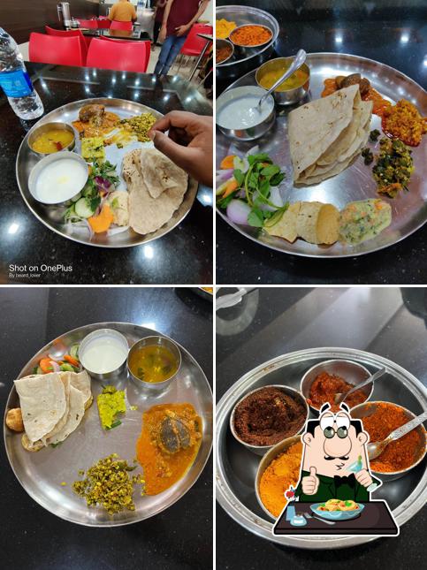 Food at Hotel Nalapaka belagavi ಹೋಟೆಲ್ ನಳಪಾಕ ಬೆಳಗಾವಿ