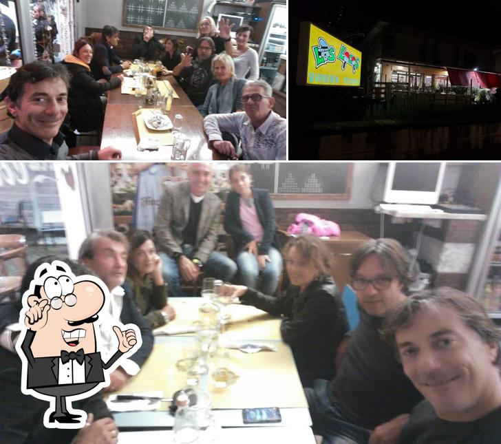 Dai un'occhiata agli interni di Pizzeria Los Locos