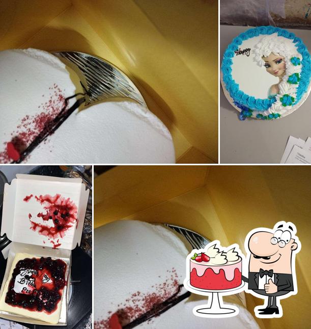 Red velvet cake at CakeZone