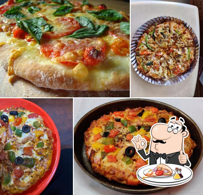 Pick pizza at Gobi Aunty Food Court