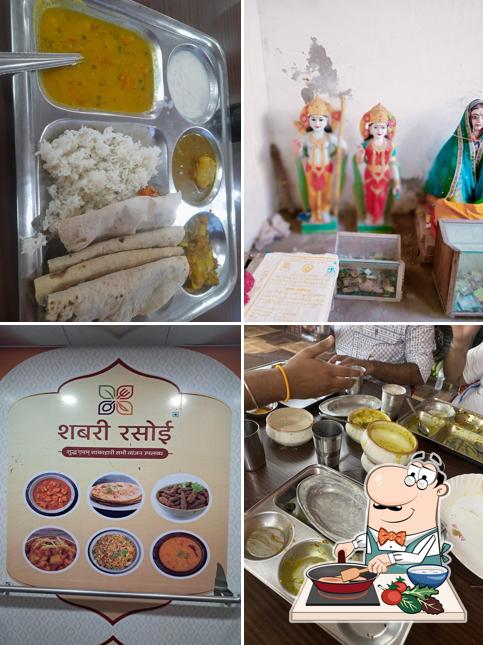 Chicken curry at Shri Sita Rasoi Bhojnalaya & Atithi Niwas
