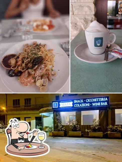 La immagine della cibo e esterno di Bar Silvia