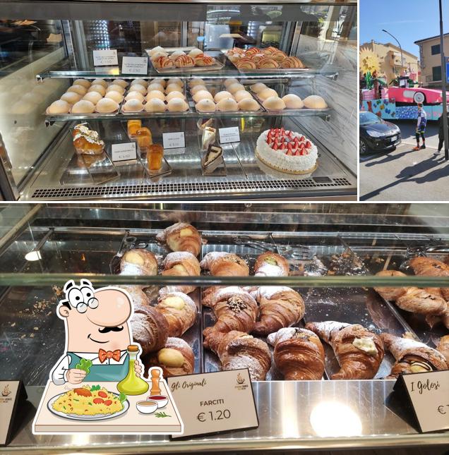 Tra le varie cose da Bar Franci si possono trovare la cibo e esterno