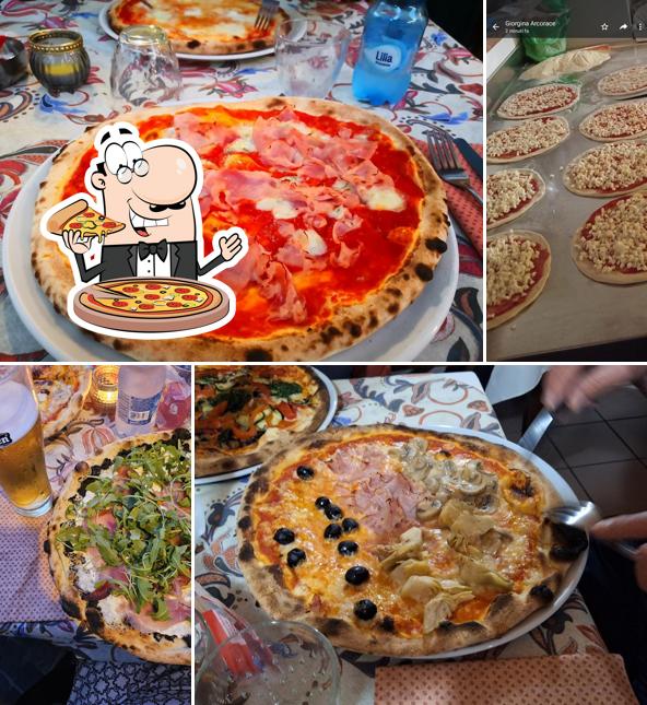 Prenditi una pizza a Pizzeria il Borgo