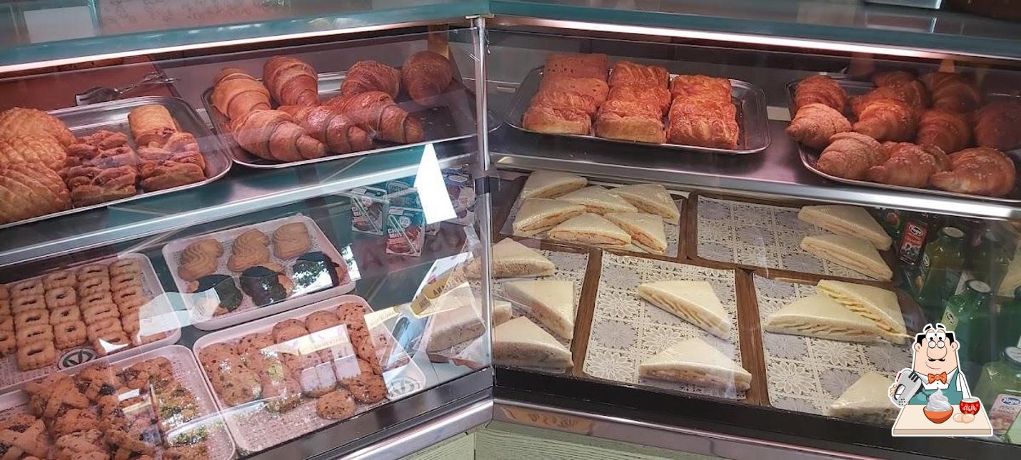 Antonini Albino serve un'ampia selezione di dessert