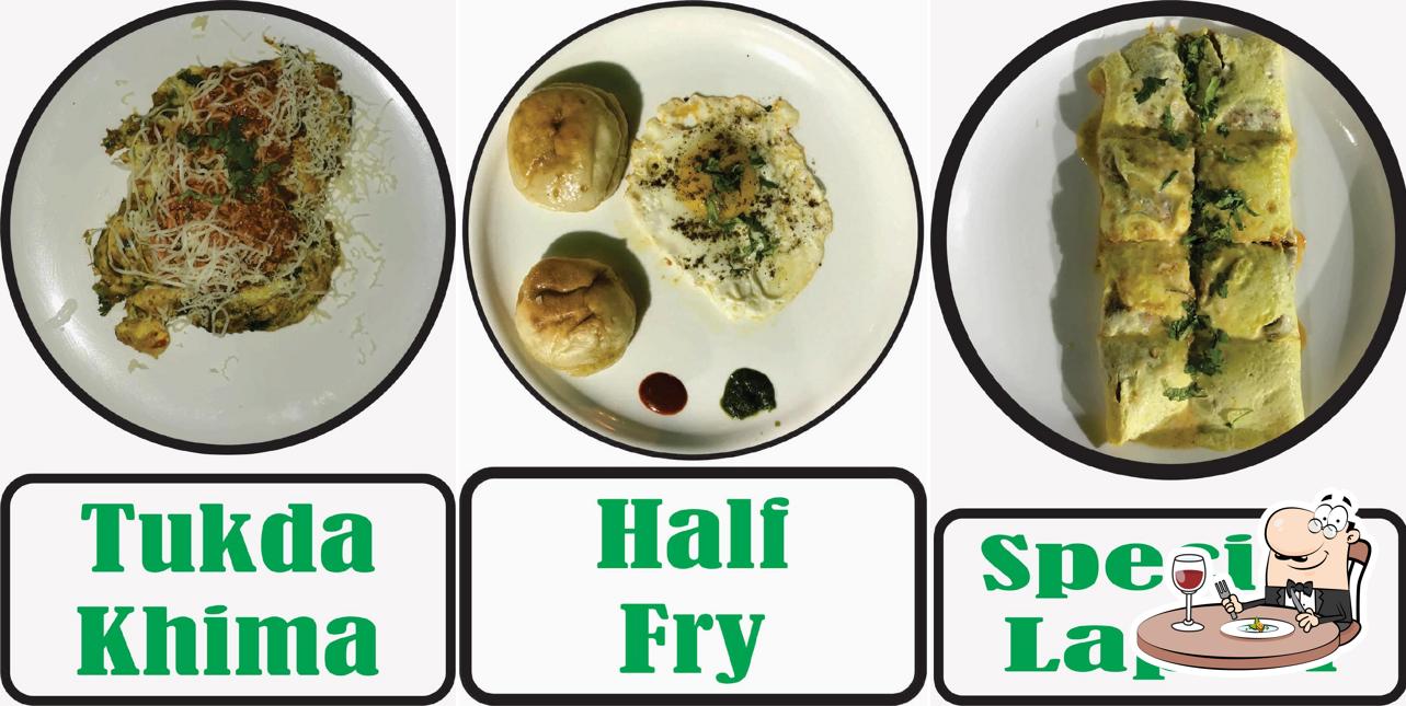Food at Maji sainik omlet centre
