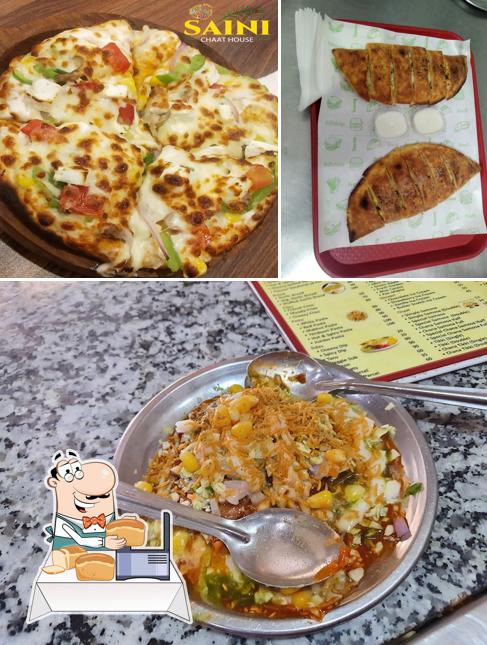 Garlic bread at Saini Chaat House