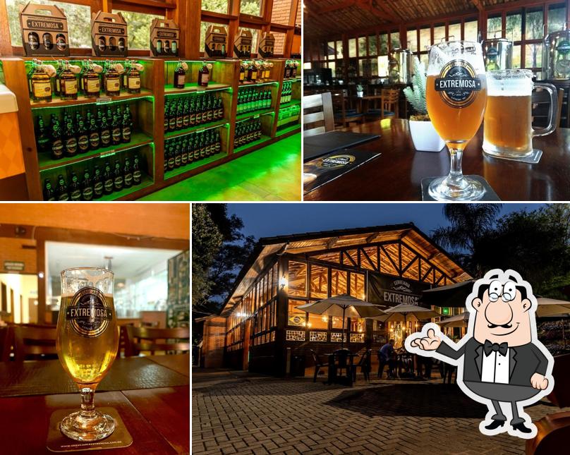 Sente em uma das mesas no Restaurante e Cervejaria Extremosa