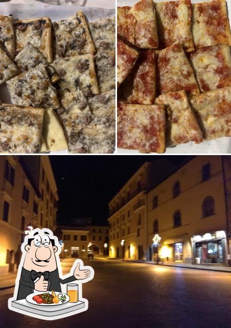 Guarda la foto che presenta la cibo e esterno di Pizzeria Al solito posto