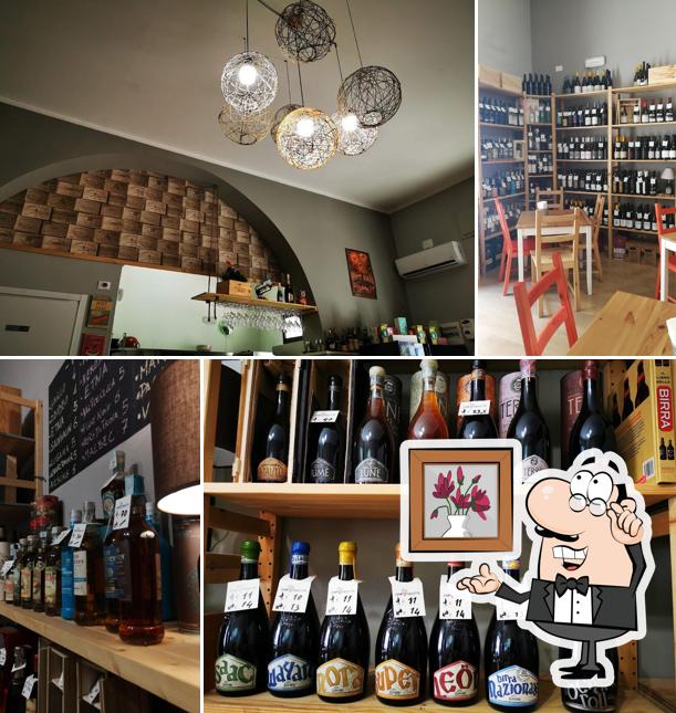 Gli interni di Enoteca La Champagnotta