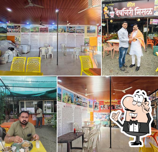 The interior of हाँटेल देवगिरी अमृततृल्य नाष्टा सेंटर स्पेशल शाही मिसळ हाऊस