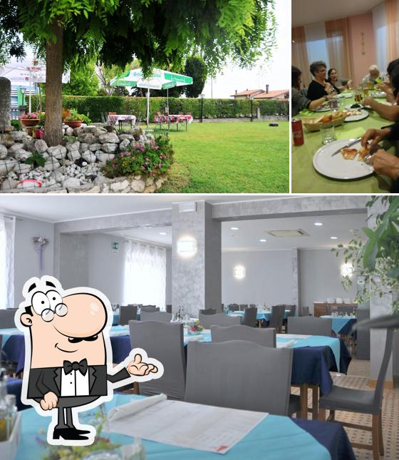 Dai un’occhiata alla foto che presenta la interni e tavolo da pranzo di Ristorante Pizzeria Il Gatto Rosso