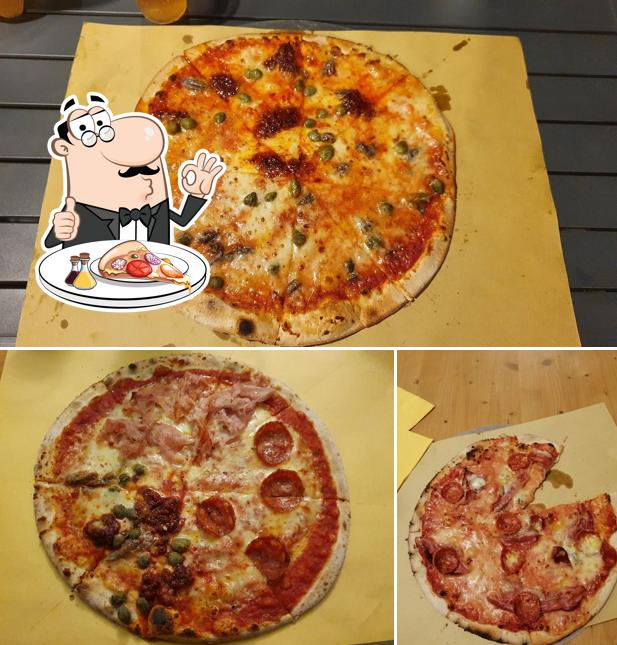 Ordina tra le svariate varianti di pizza