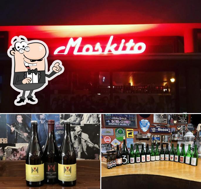 Tra le diverse cose da Moskito The Original Rock'n'Roll Pub si possono trovare la interni e cibo