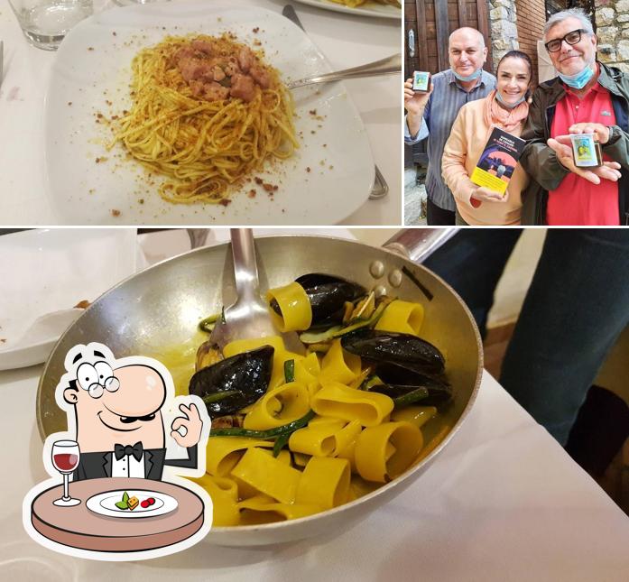 Cibo al Ristorante Simposio al Corso Cibo al Ristorante Simposio al Corso