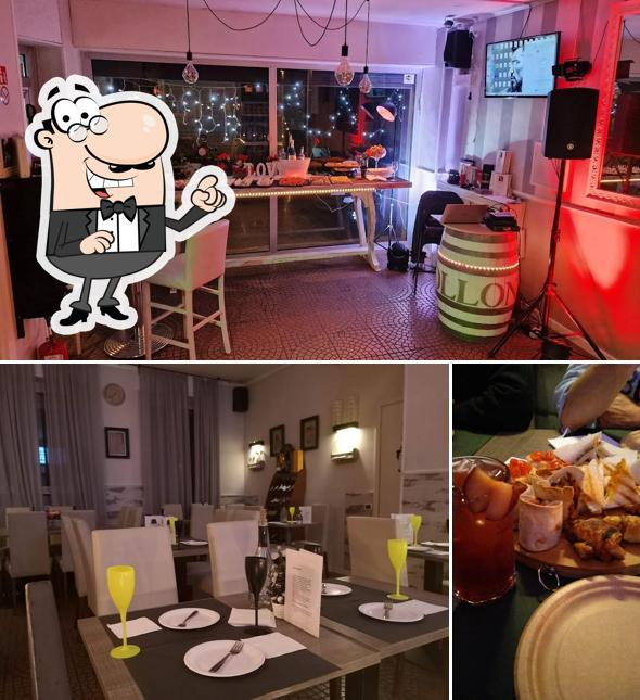 Siediti a un tavolo di Chaplin Café – Karaoke, Musica Live, Varedo