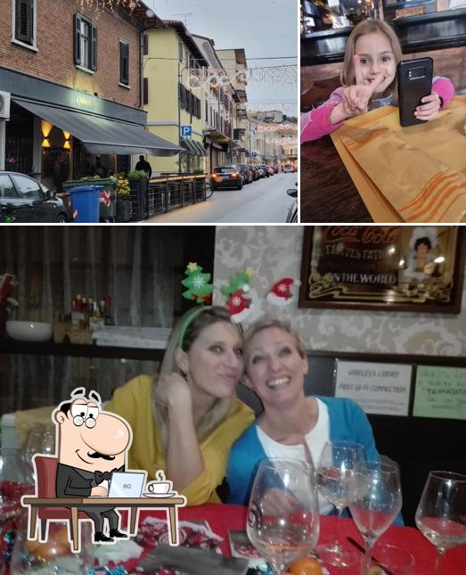 Dai un'occhiata agli interni di Original Joe's