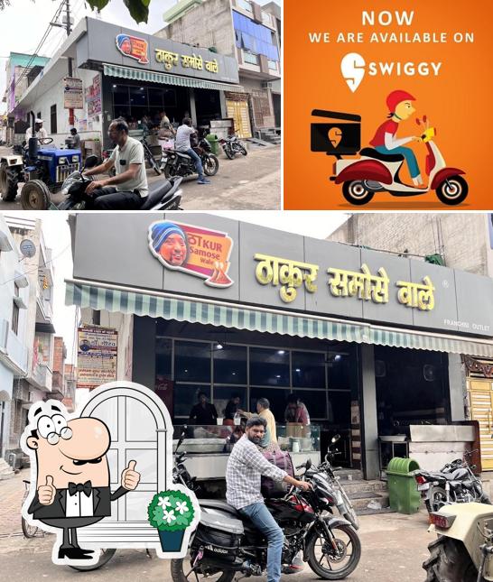 Check out how Thakur Samose wala looks outside